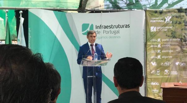 Assinatura do Protocolo de colaboração entre as Infraestruturas de Portugal e a AMREN2