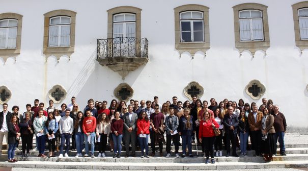 Município entregou 62 Bolsas de Estudos